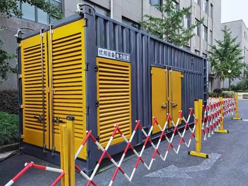 班戈如何使用转速表检查发动机的转速？