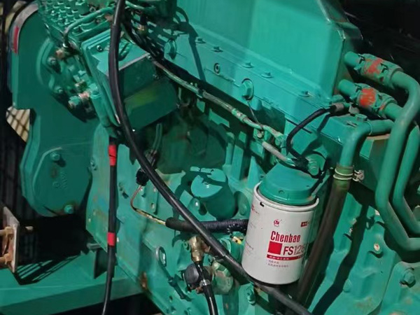 班戈如何确定新的发电机组控制系统是否与原系统兼容？