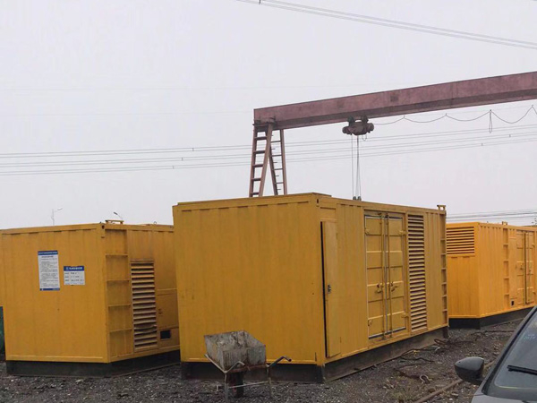 班戈100kw柴油发电机组每小时油耗？