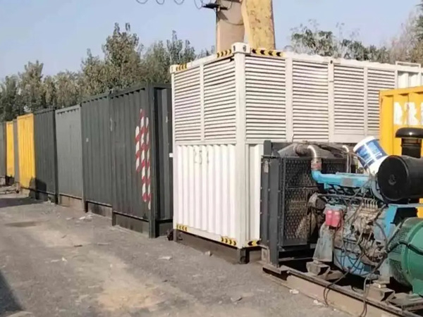 班戈200KW柴油发电机机组每小时油耗是多少？