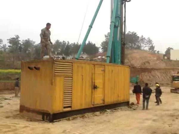 班戈如何判断水冷式机油散热器密封件是否需要更换？